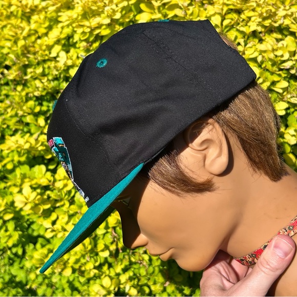 💥SOLD💥 Vintage 1994 Vancouver Grizzlies snapback hat baseball cap NBA Competitor - Picture 5 of 16
